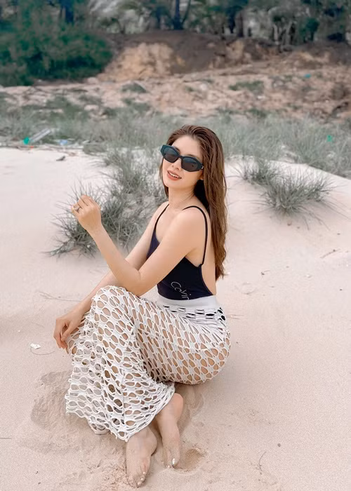 Thủy Anh được chồng chiều chuộng. Năm 2020, kỷ niệm 7 năm ngày cưới, Đăng Khôi tặng vợ nhà 40 tỷ. Tháng 11/2021, nam ca sĩ tặng người bạn đời nhà 10 tỷ để mừng 8 năm ngày về chung một nhà. Tháng 12/2021, Đăng Khôi mua xe 6,5 tỷ để phục vụ gia đình và nhu cầu chụp hình đẹp của Thủy Anh.