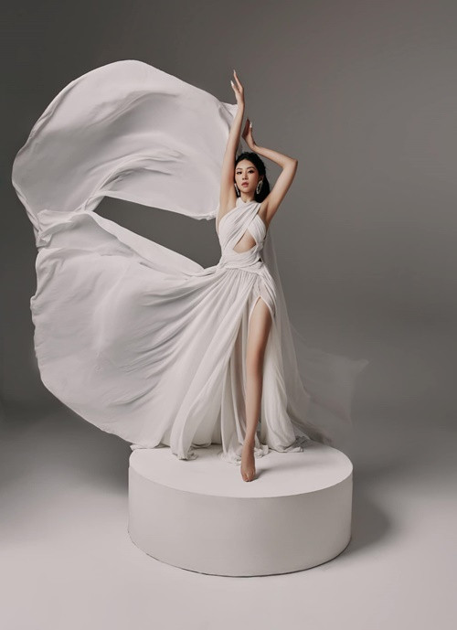 Hoa hậu Trái đất Việt Nam 2023 Lan Anh tốt nghiệp đại học California State University Fullerton. Trương Ngọc Ánh - Chủ tịch Miss Earth Vietnam, Trưởng BGK chia sẻ trên Gia Đình và Xã Hội, Lan Anh không phải thí sinh nổi trội từ những ngày đầu vì luôn nói chậm rãi trong mọi vấn đề nhưng cô lại tỏa sáng ở chặng cuối hành trình. Ảnh: FBNV.