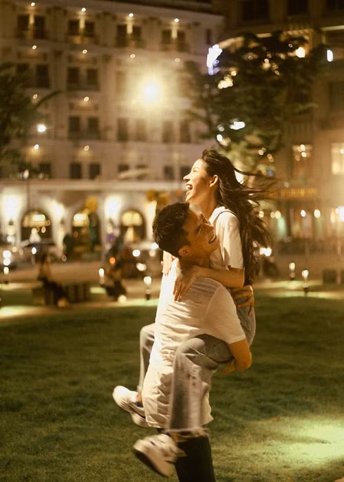 Về tin đồn tình cảm với Anh Tú, Lyly chia sẻ trên Người Lao Động: "Nếu tôi và Anh Tú có yêu nhau đi chăng nữa thì chúng tôi cũng không giấu, nhưng cũng sẽ không khoe. Bởi vì tôi luôn mặc định trong đầu mình là chuyện tình yêu nếu mọi người biết thì cũng không sao nhưng tôi không muốn chủ động khoe rằng đây là bạn trai của mình hoặc là mình đang yêu người này. Mình cứ yêu thôi. Ai biết thì biết. Ai không biết thì thôi".