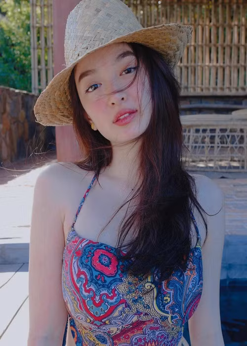 Nhan sắc đời thường của nữ diễn viên khiến nhiều người trầm trồ.