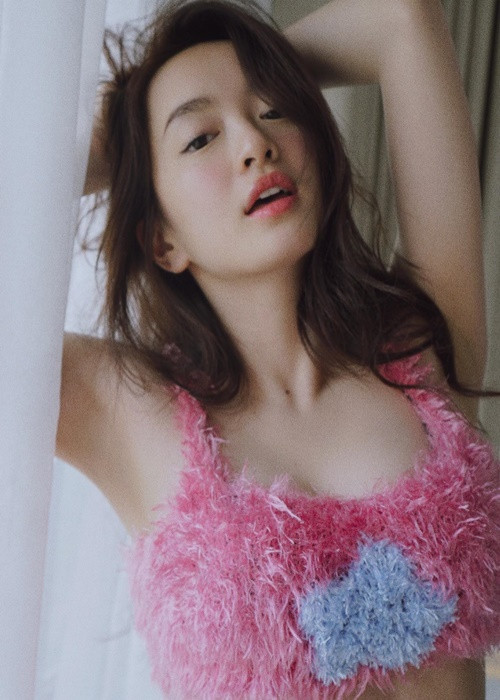 Trong cuộc phỏng vấn với Arttimes, Kaity Nguyễn cho biết, cô vẫn độc thân.