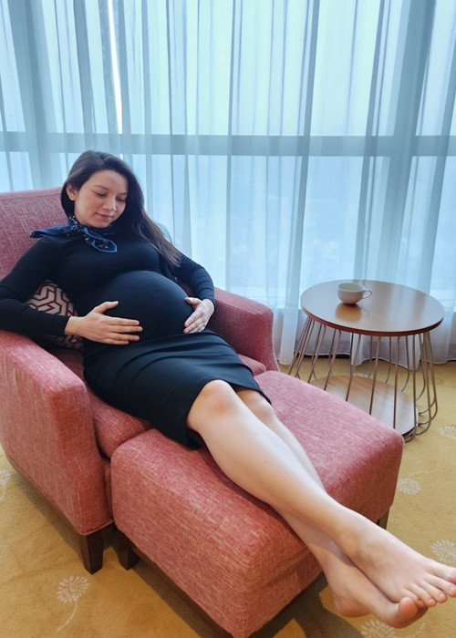 Bà xã Anh Tuấn mang bầu con gái đầu lòng năm 2022. Ảnh: FBNV.