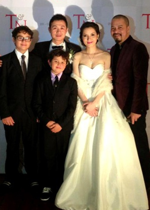 Hai con trai riêng của Anh Tuấn có mối quan hệ tốt đẹp với Hồng Nhung. Ảnh: Dân Việt.