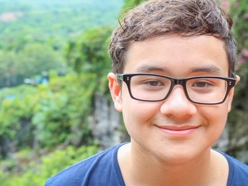 Alex - con trai đầu lòng của Anh Tuấn càng lớn càng điển trai. Ảnh: Dân Việt.