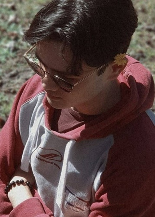 Henry nhảy rất đẹp, thích hát, chơi đàn, ảo thuật. Ảnh: FBNV.