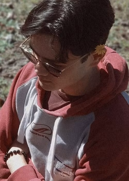 Henry nhảy rất đẹp, thích hát, chơi đàn, ảo thuật. Ảnh: FBNV.