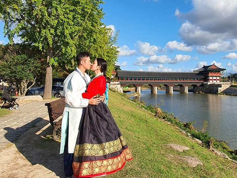 Vợ chồng Anh Tuấn hạn chế đăng ảnh bên nhau trên mạng xã hội. Ảnh: FBNV.