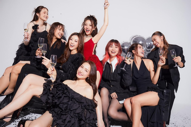 Hội nhà gái sở hữu nhan sắc xinh đẹp.