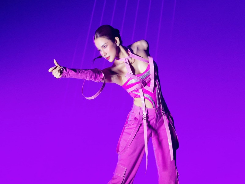 Diệp Lâm Anh khoe dáng gợi cảm với thiết kế body suit ôm sát ở Chị đẹp đạp gió rẽ sóng. Ảnh: FBNV.