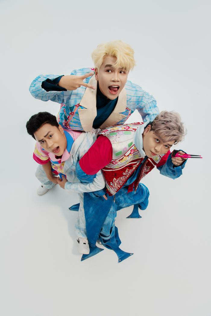 Ho Ngoc Ha phan ung bat ngo khi bi mot cu gia om hon-Hinh-2