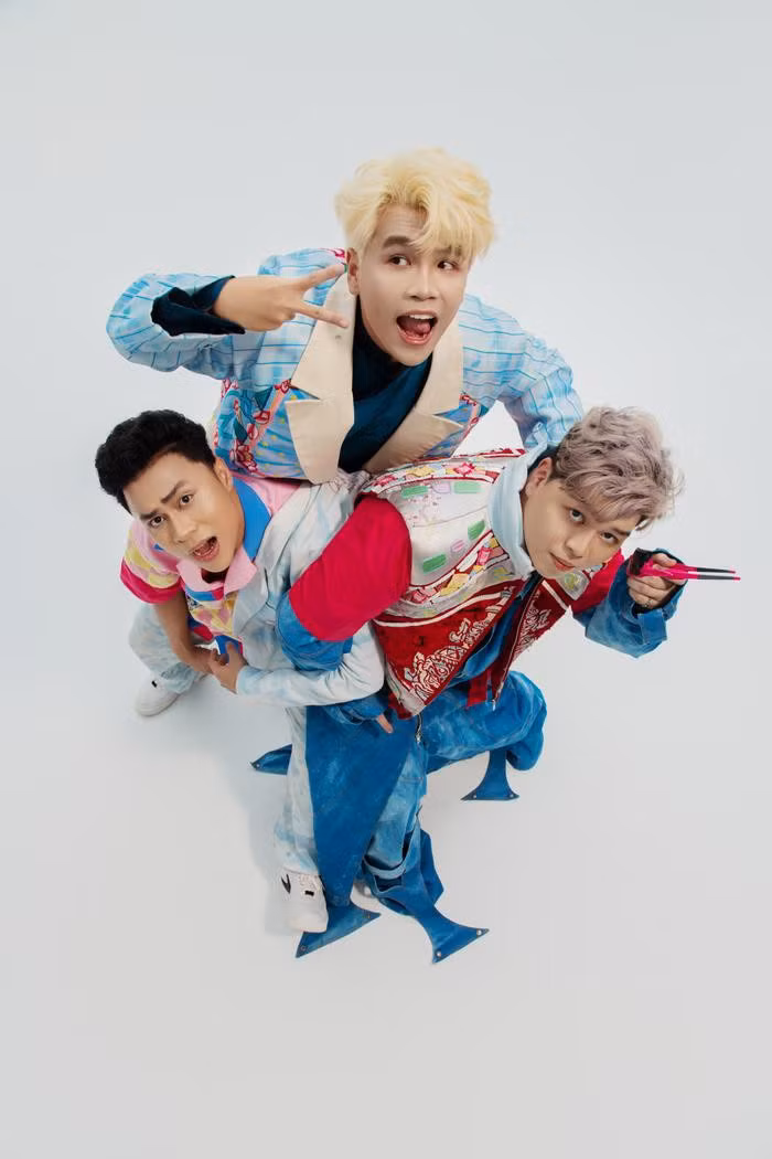 Ho Ngoc Ha phan ung bat ngo khi bi mot cu gia om hon-Hinh-2