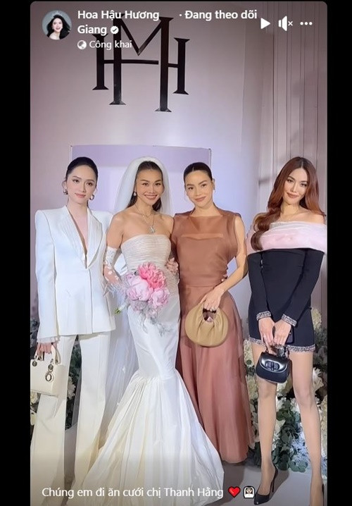 Cô dâu chụp ảnh cùng Hồ Ngọc Hà, Lan Khuê và Hương Giang. Ảnh chụp màn hình.