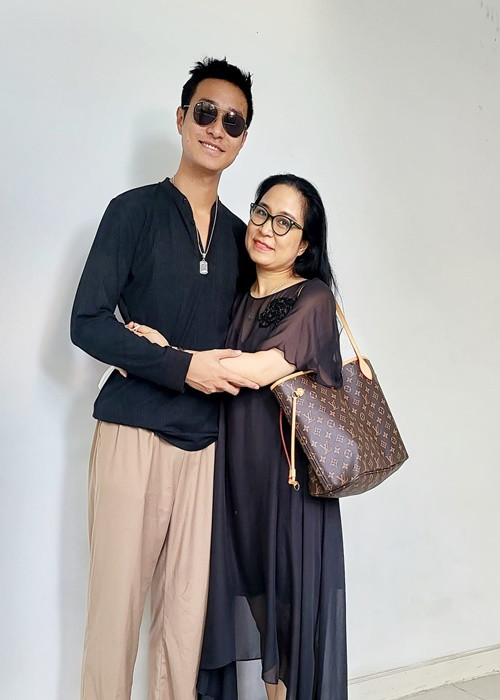 Khi đăng quang Vietnam Idol 2023, Hà An Huy chia sẻ trên Saostar: "Khi tên mình được vang lên tôi đã rất bất ngờ. Hôm qua mẹ có nói: Biết đâu con thắng thì sao? Lúc tôi gục xuống ngẩng mặt lên nhìn mẹ đầu tiên: Mẹ ơi, con đã làm được rồi".