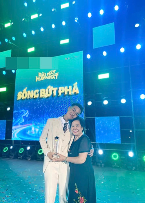 Bà ngoại của Hà An Huy là NSƯT Thúy Mơ - nguyên Phó giám đốc Nhà hát Chèo Hải Dương.