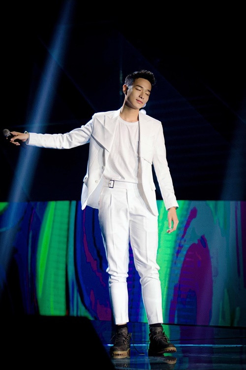 Theo Hà An Huy, anh có một người cậu làm nhạc, hòa âm, phối khí nhạc cụ dân tộc. "Cậu luôn tôn trọng âm nhạc của tôi, thường chỉ cách làm nhạc cụ chứ không đi sâu vào cách viết nhạc của tôi. Cậu thường góp ý thẳng thắn tôi viết hay nếu để một người chuyên môn nghe người ta sẽ thấy hay", tân quán quân Vietnam Idol cho biết.