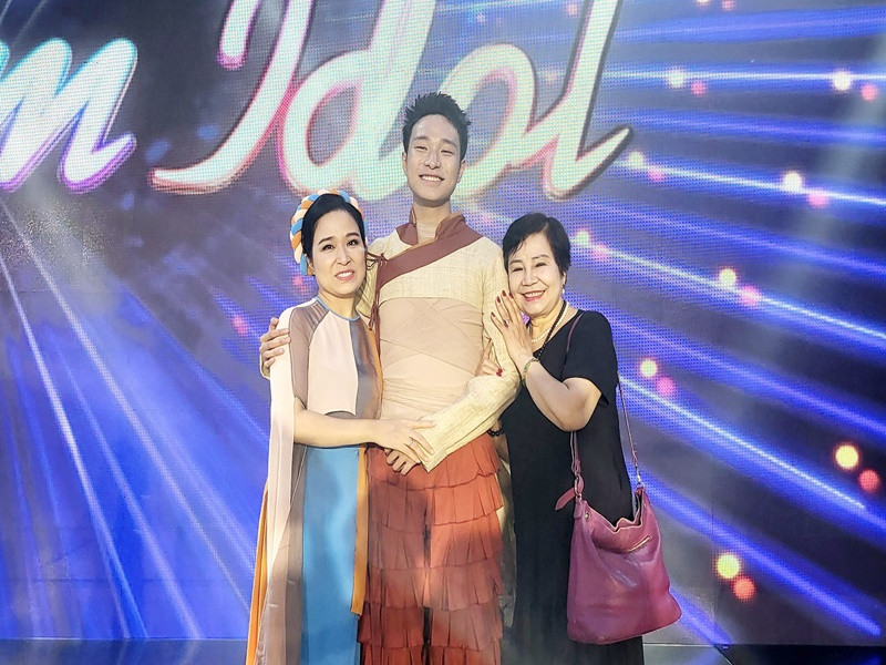 Trong liveshow 3 Vietnam Idol 2023, Hà An Huy được mẹ hỗ trợ trong tiết mục Đào liễu.