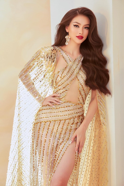 Phương Khánh giành vương miện Hoa hậu Trái đất năm 2018. Sau khi đăng quang, cô liên tục vướng lùm xùm. Về phần mình, người đẹp bỏ ngoài tai những ý kiến trái chiều để tập trung cho nhiệm kỳ. Ảnh: FBNV.