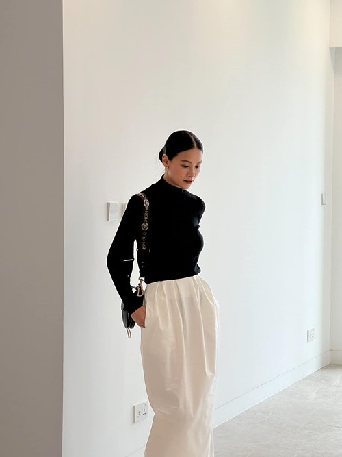 Phương Khánh đang điều trị bệnh cường giáp nên mặt dễ bị mụn. Theo người đẹp, cô vẫn giữ được sự lạc quan. Ảnh: FBNV.