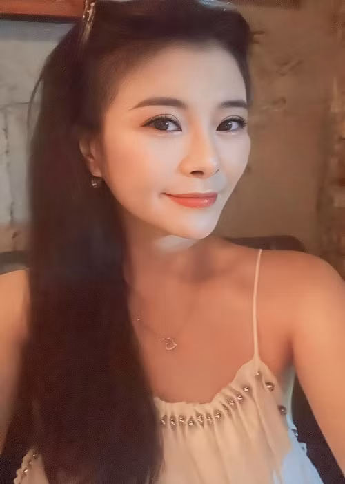 Làn da căng sáng, mịn màng của Kim Oanh khiến nhiều người ghen tỵ.