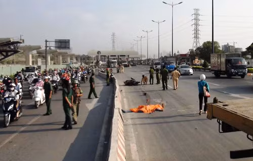 3 nguoi chet sau 2 vu TNGT rang sang o TP HCM