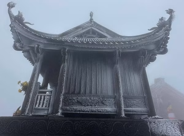 Ret ky luc, chua Dong Yen Tu xuat hien bang gia