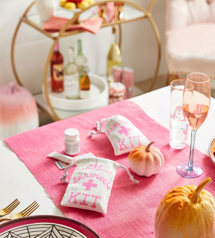 Trang tri tong hong dip Halloween 2024 de ngoi nha them quyen ru-Hinh-12