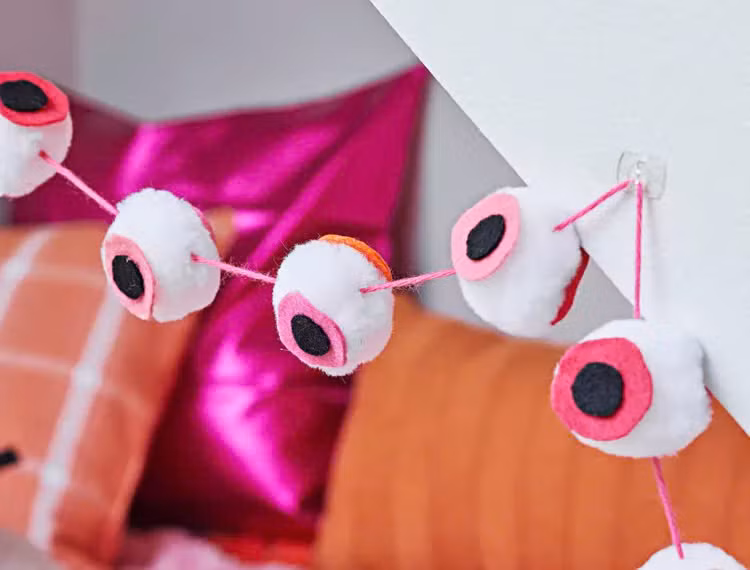 Trang tri tong hong dip Halloween 2024 de ngoi nha them quyen ru-Hinh-16