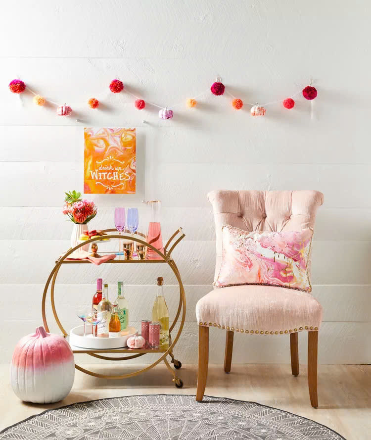 Trang tri tong hong dip Halloween 2024 de ngoi nha them quyen ru-Hinh-5