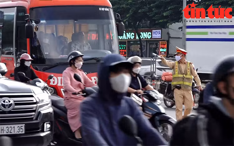 Ha Noi chinh thuc dung flycam phat hien xe vi pham tren Vanh dai 3