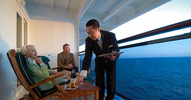 Hãy tìm hiểu kỹ về những dịch vụ có trong giá vé tàu để không phải mất tiền oan trong quá trình tham quan.