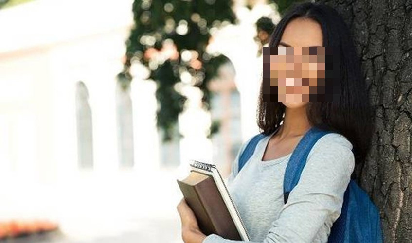 Mới đây, báo chí Trung Quốc đưa tin về trường hợp sức khỏe của một nữ sinh 23 tuổi. Theo đó, cô gái đang học năm cuối. Thời gian này, lịch học khá ít nên cô thường ở cả ngày trong ký túc xá. Ngoài việc tích lũy kiến thức, cô gái còn hay ăn uống “dưỡng sức” để chuẩn bị tìm việc làm sau khi tốt nghiệp. (Ảnh: ABLW)