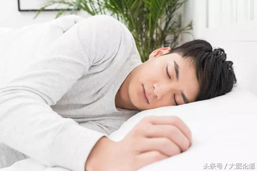 2. Giấc ngủ. Một thứ “đại bổ” giúp kéo dài tuổi thọ, không tốn phí khác chính là giấc ngủ. Đây là thời điểm vàng cho các dây thần kinh nghỉ ngơi, các cơ quan trong cơ thể tự sửa chữa; tăng cường chức năng miễn dịch.