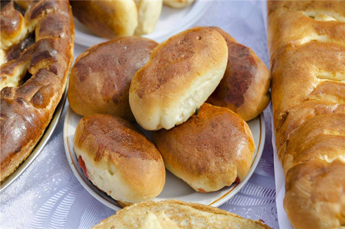 Bánh quy giòn. Bánh quy giòn được nhiều người dùng làm món ăn sáng, ăn với rau củ, thịt xông khói, xúc xích hoặc dăm bông.