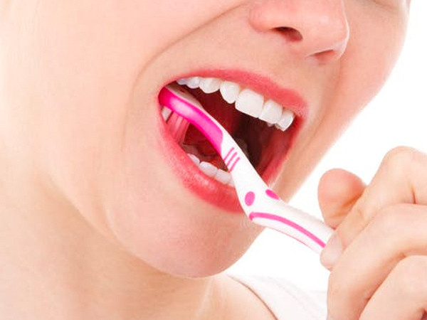 Ít tiết nước bọt. Nước bọt có tác dụng kháng khuẩn, diệt khuẩn.