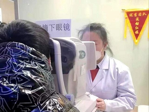 Trum chan dung dien thoai, thieu nien tra gia dat