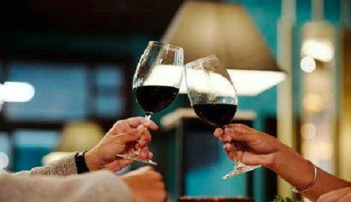 Vo chong tre ung thu gan vi hanh dong nay truoc khi ngu