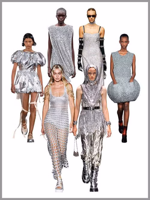 Màu bạc cũng ngày càng trở nên phổ biến, được các hãng thời trang như Givenchy, Dolce &amp; Gabbana, JW Anderson, Paco Rabanne, Chloé, Simone Rocha... lựa chọn. Ưu điểm nổi bật của màu bạc là sự linh hoạt, mang tới vẻ ngoài nổi bật với sắc ánh kim lấp lánh.