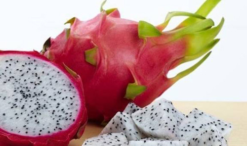 Thanh long và quả sung cũng rất hữu ích cho nỗ lực ngừa bệnh tiểu đường. Cụ thể, thanh long chứa nhiều cellulose, ít đường, nhiều chất xơ... góp phần làm tăng cảm giác no, trì hoãn quá trình hấp thụ đường, kích thích tiết insulin và ổn định lượng đường trong máu tốt hơn. (Ảnh: ABLW)