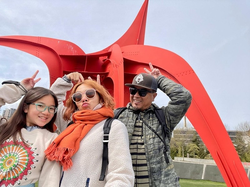 Nữ ca sĩ chia sẻ trên Arttimes: "Chẳng phải ai cũng cần giữ một phần đời cho bản thân sao? Cái gì cũng phơi ra hết thì chán chết! Con người chỉ thú vị khi luôn là một ẩn số. Cuộc sống mỗi ngày của Hà cũng là một ẩn số". Ảnh: FB Trần Thu Hà.