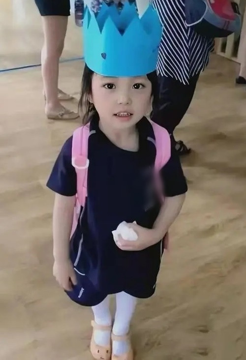 Triệu Vy và Huỳnh Hữu Long cho con gái học trường quốc tế đắt đỏ. Ảnh: QQ.