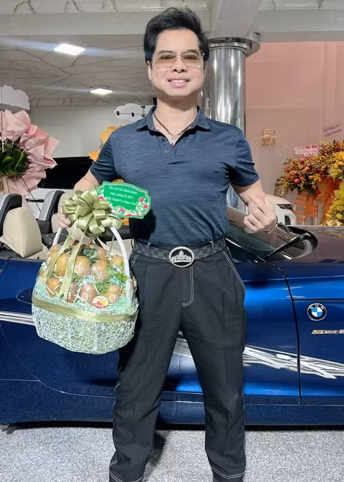 Trước đó, Ngọc Sơn cho biết, có bao nhiêu tiền anh đưa hết cho mẹ. Di chúc mẹ để lại cho anh chỉ duy nhất một căn nhà tại Sương Nguyệt Ánh, không có bất cứ tài sản nào khác. Ảnh: FB Ngọc Sơn.