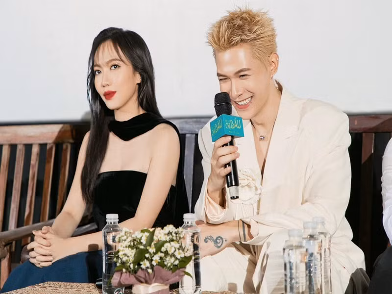 Cũng trong năm 2024, Anh Tú ra mắt phim Gặp lại chị bầu đóng cùng Diệu Nhi. Ảnh: FB Anh Tú.