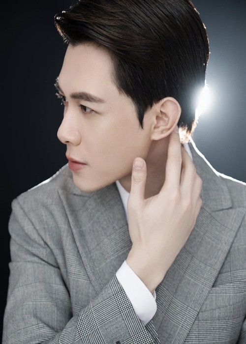 Sau khi kết hôn, Anh Tú ngày càng điển trai, thần thái chuẩn thần tượng Hàn Quốc. Ảnh: FB Anh Tú.