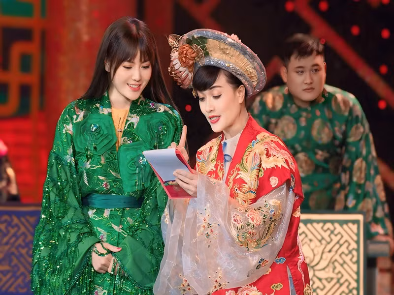 1 năm qua, Thanh Hương miệt mài hoạt động nghệ thuật. Cô đóng phim Người một nhà và Hoa sữa về trong gió, tham gia Táo quân 2025.