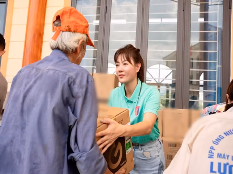 Nữ diễn viên tham gia nhiều chương trình cộng đồng. Trong cuộc phỏng vấn với Du Lịch TP HCM, Thanh Hương cho biết, cô cố gắng tham gia nhiều chương trình ý nghĩa, như hiến máu tình nguyện, giúp đỡ cho những người có hoàn cảnh khó khăn.