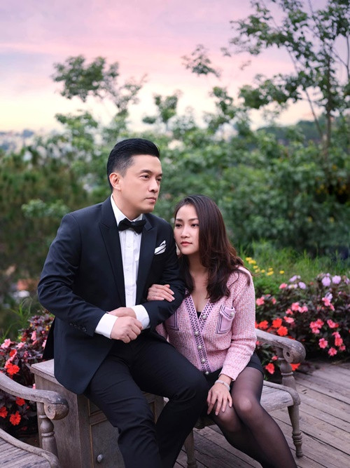 Lam Trường chiều chuộng Yến Phương. Nam ca sĩ chia sẻ trên Dân Việt, anh đưa thẳng tài khoản cho vợ quản lý. Ảnh: FB Yến Phương.