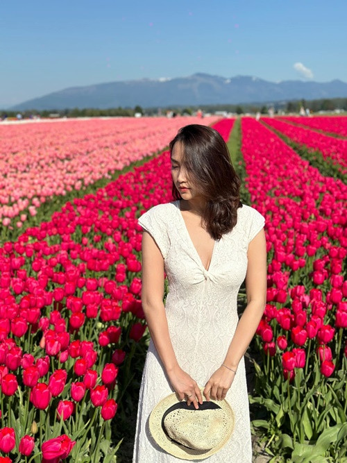 Yến Phương sinh con gái đầu lòng năm 2017. Sau khi có con, cô vẫn trẻ trung, gợi cảm. Ảnh: FB Yến Phương.