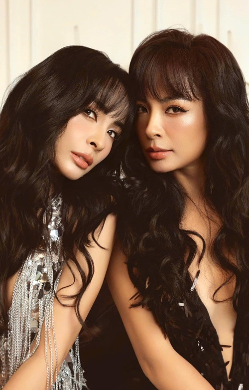 Theo Vietnamnet, sự nghiệp người mẫu của Thúy Hằng - Thúy Hạnh thăng hoa khi cả hai ngoài 20 tuổi. Ngoài hoạt động nghệ thuật, hai chị em còn thành lập công ty người mẫu. Ảnh: FB Thúy Hằng.