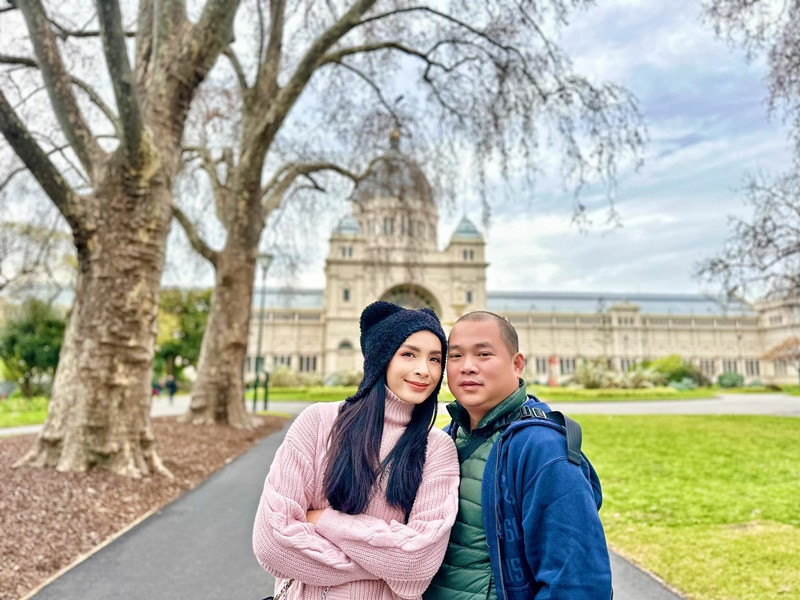 Thúy Hạnh chia sẻ trên Đẹp, vợ chồng chẳng mấy khi to tiếng, Minh Khang đi đâu làm gì, nữ người mẫu đều tin tưởng. Hôn nhân giữa hai người bền chặt là biết gạt cái tôi, không có em hay anh mà chỉ có chúng ta. Ảnh: FB Thúy Hạnh.