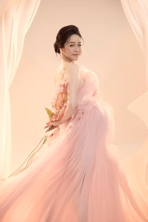 Nhật Kim Anh nói gì về tin đồn liên quan đến Mr Pips? Nhat Kim Anh noi gi ve tin don lien quan den Mr Pips?